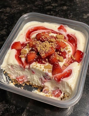 High-Protein Strawberry Cheesecake Bowl