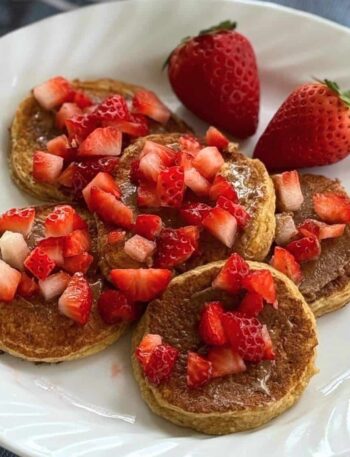 High-Protein Cottage Cheese Oat Pancakes